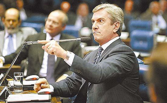 "Eu não admito": loucuras expostas com apoio oficial.