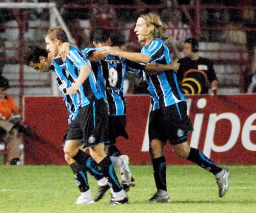 O Grêmio ganha uma nos Aflitos.