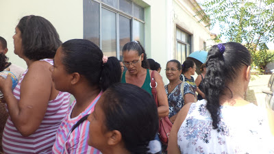 Foto de leitor e informações do Mural do Oeste