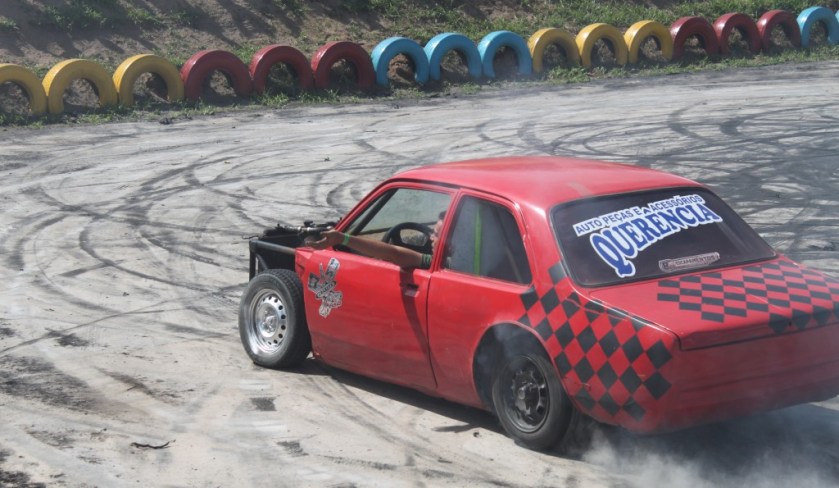 Receita: motor de 180 hp, carro leve e muita perícia.