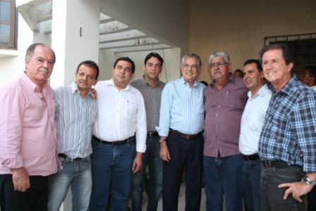 Deputado João Leão e a nova diretoria da UMOB. Leão foi o principal articulador da chapa de consenso.