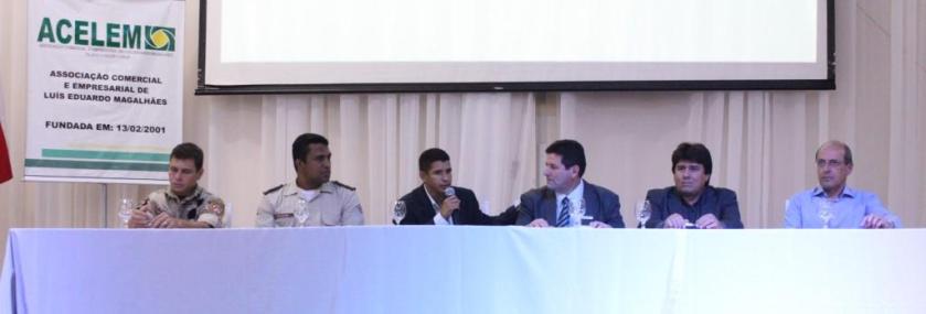 A mesa diretora do evento