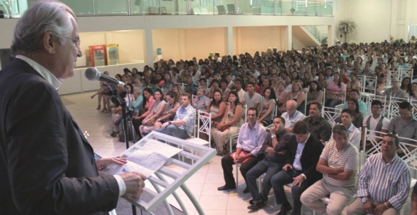Prefeito Humberto Santa Cruz na abertura da semana pedagógica de Luís Eduardo Magalhães. Foto Leandro Abreu - ASCOM-LEM