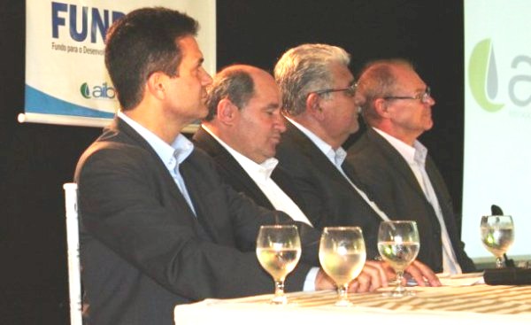 Eduardo Salles e Busato, na cerimônia de apresentação da diretoria da AIBA