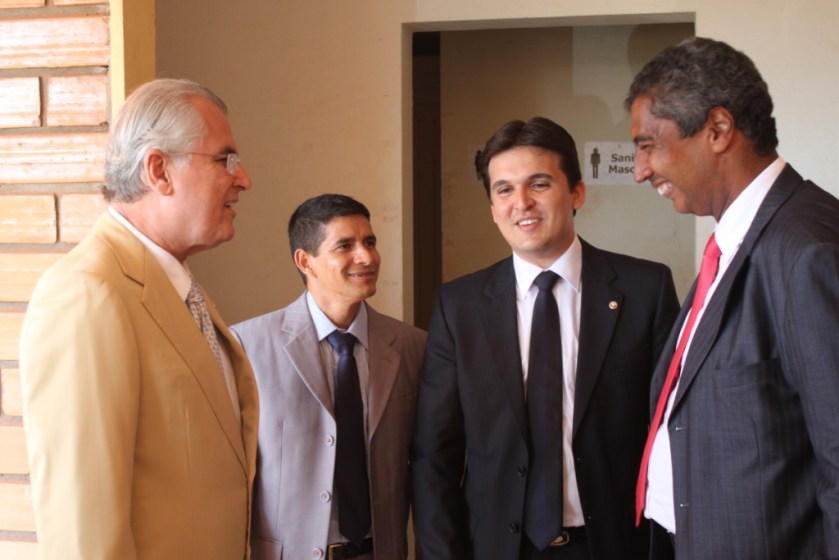 Humberto Santa Cruz, Alecrim, André Bandeira de Mello e o Secretário, Dr. Almiro, conversam antes do início da audiência pública