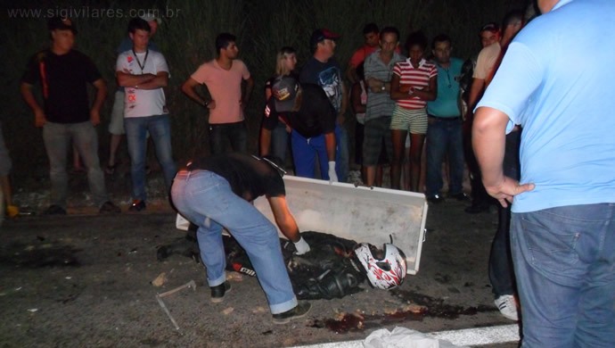 O IML recolhe o corpo do motociclista que pereceu na Curva da Morte.