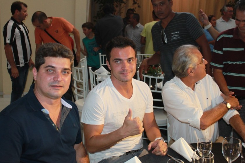 Fábio Lauck, o idealizador do time, ao lado de Falcão e do prefeito Humberto Santa Cruz