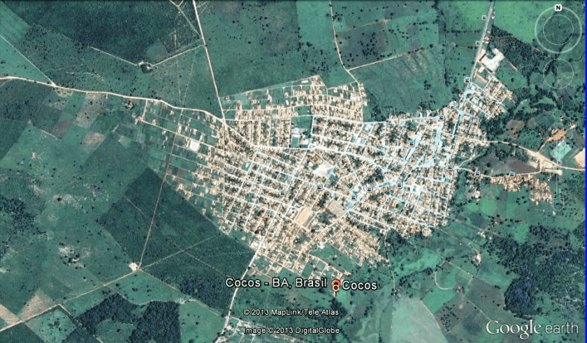 A pequena Cocos. Estradas secundárias em todas as direções, com facilidade de fuga, principalmente em direção à fronteira de Minas Gerais, ou na direção de Montalvânia ou na direção de Formoso de Minas. Clique na imagem para ampliar.