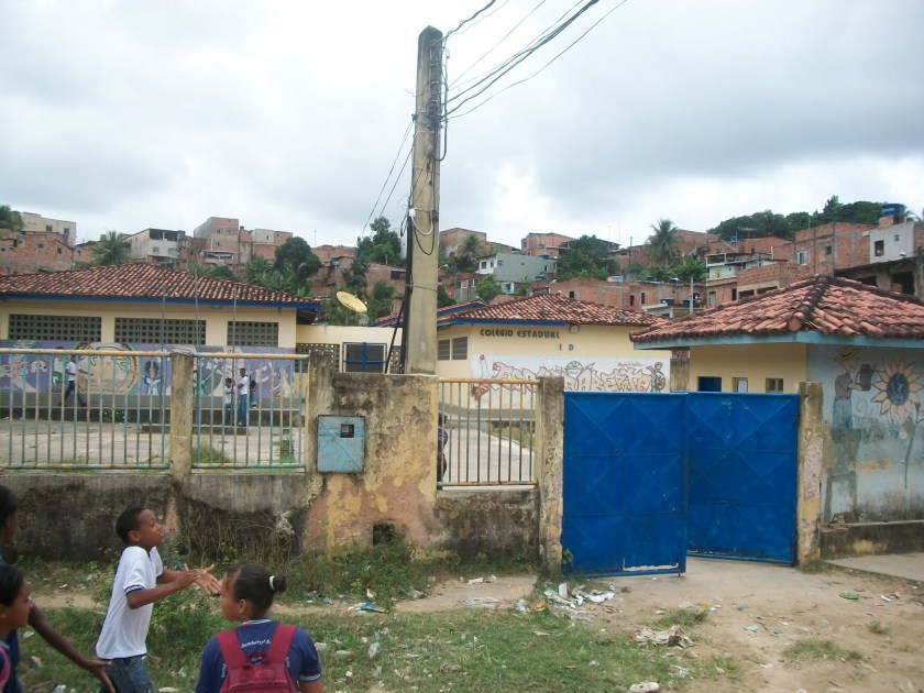 Colégio Estadual Lindembergue Rocha Cardoso no Bairro do Rio Sena