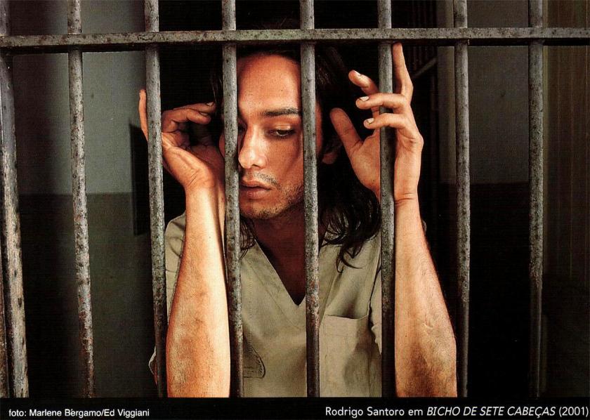 Filme nacional, Bicho de Sete Cabeças, retratatou a maneira que a sociedade brasileira lidava com as pessoas  doentes mentais e a realidade completamente desumana dentro dos manicômios.