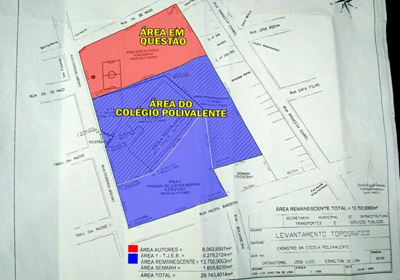 O mapa do levantamento topográfico foi realizado em julho de 2009, pela Secretaria Municipal de Infraestrutura, no mandato da ex-prefeita. Na cor azul, a área do Colégio Polivalente é de 20.030,1187 m², um pouco mais do que a doada pela Lei de 1972 (transcrita abaixo), que é de 20.000 m².