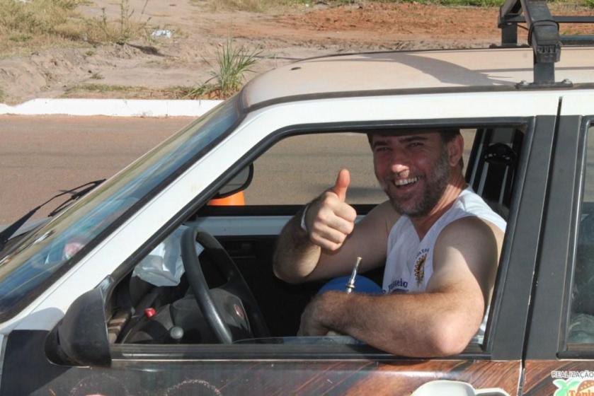 Para não se separar do seu tererê, Alexandre, da PP Virtual, fez o passeio de carro.