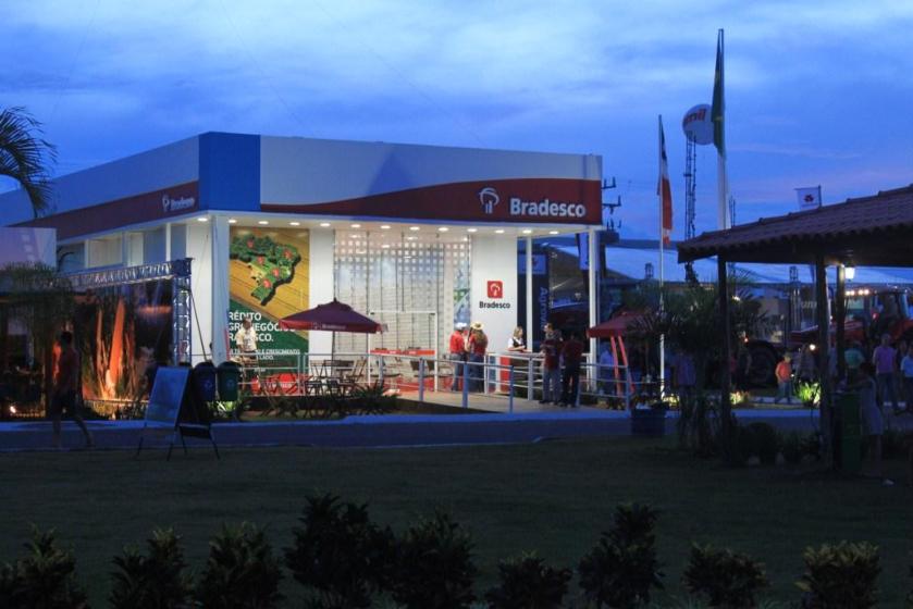 O estande do Bradesco, principal financiador das transações da Feira