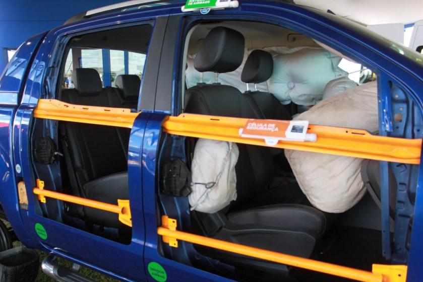 Barras de proteção lateral e airbags da Nova Ranger