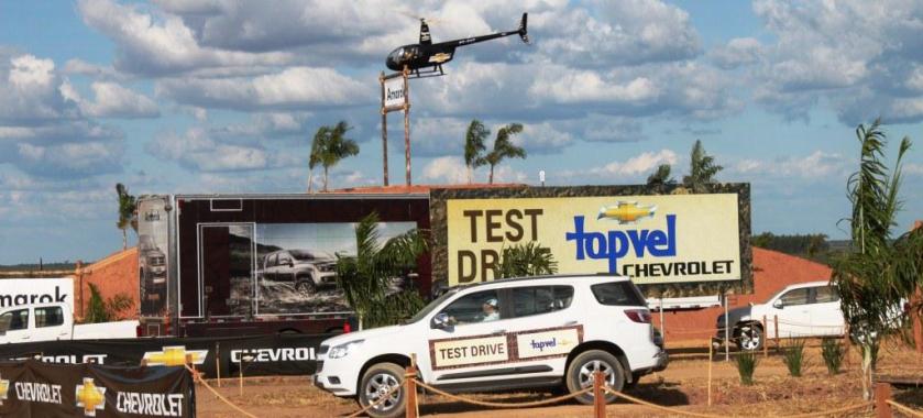 A pista de testes da Topvel Chevrolet. Até o helicóptero portava a gravatinha da GM.