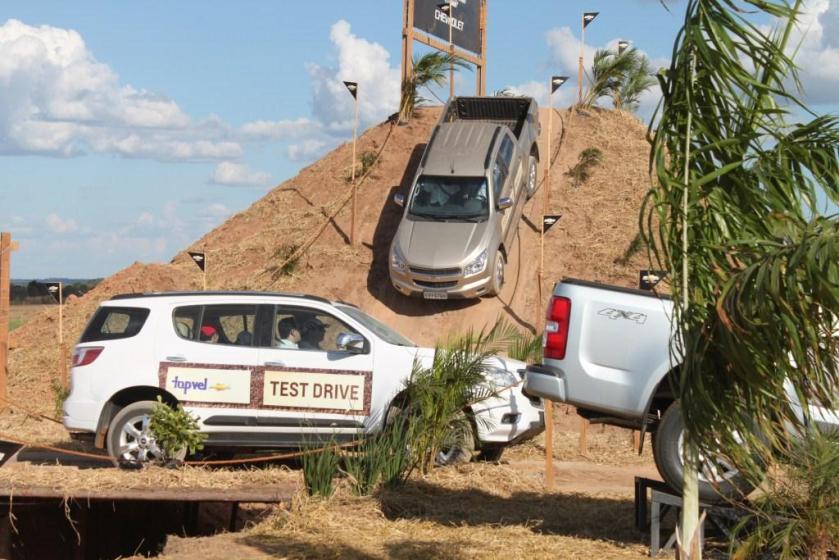 Trail Blazer e Nova S10 demonstraram toda a sua raça no King, rampa de 35% de aclive e declive.