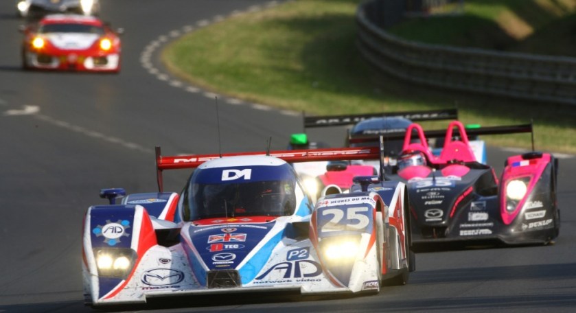 Protótipos de alta tecnologia e esportivos de produção limitada lutam 24 horas pela glória de ser vencedor em Le Mans