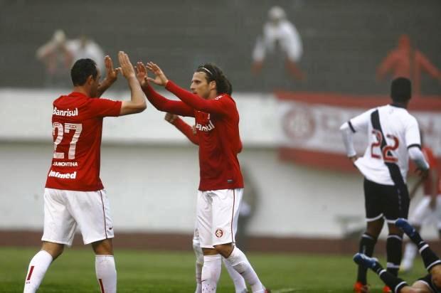 Forlan, o atacante uruguaio, liderou a vitória  colorada