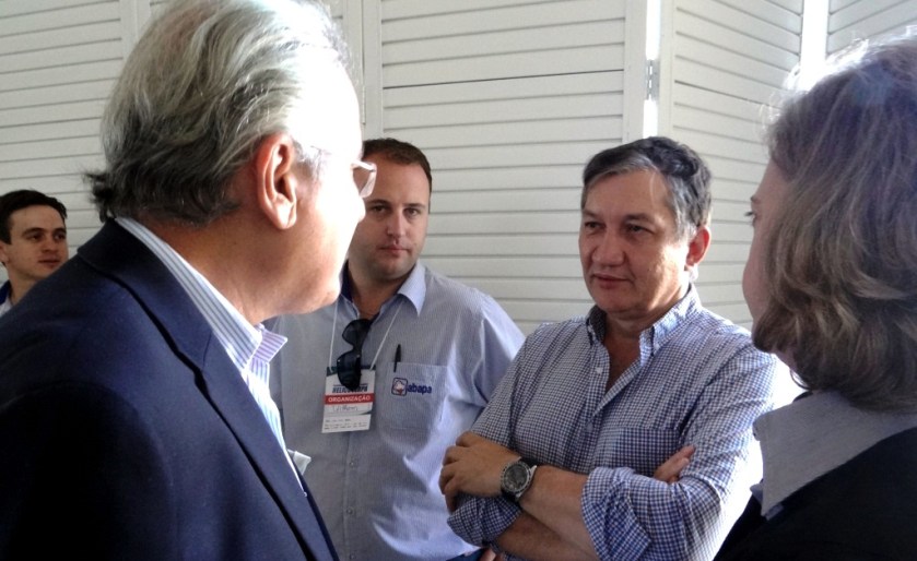 Gilson Pinesso (ABRAPA), Humberto Santa Cruz e Izabel da Cunha (ABAPA): interessados em aproximar pesquisa das lavouras do MATOPIBA.