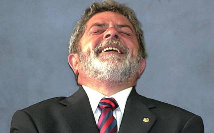 Lula gargalha lá em Quibebe, capital do Voltocomtudoquiziquistão