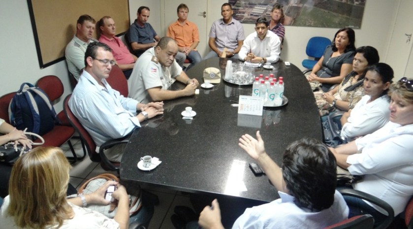 Comunidade, gestores públicos e PM debatem a melhoria da segurança