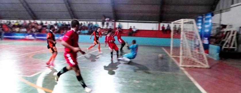 O time do Santa Cruz goleou o Roma por 13 x 6 na final da categoria adulta. Fotos de Claudio Foleto, Ascom Lem.