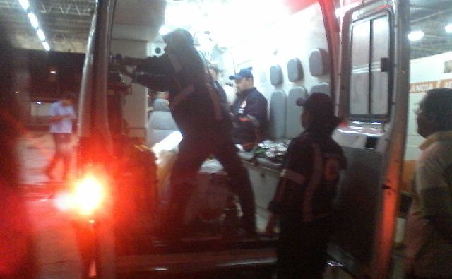 Momento em que uma viatura do SAMU passava por Luís Eduardo, conduzindo uma das vítimas para o HO