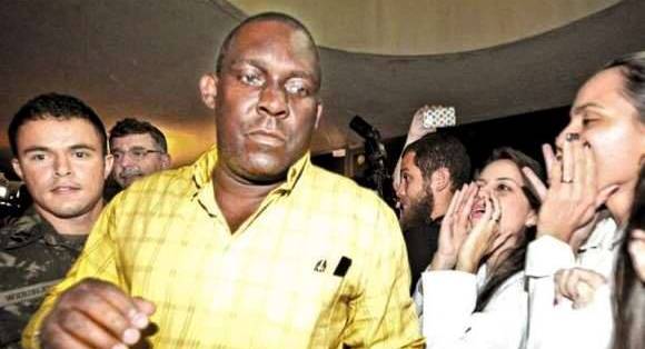 Médicos cubanos vaiados por médicos brasileiros em Fortaleza: apenas falta de educação ou tentativa de reserva de mercado?