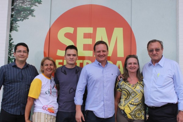 Guadagnin, à direita, no lançamento da segunda fase do Jardim das Oliveiras, junto com diretores, familiares e funcionários da Deltaville.
