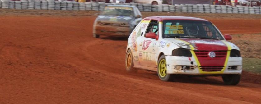 Henke administrou uma vantagem inicial e trouxe o carro na ponta dos dedos até a bandeirada.