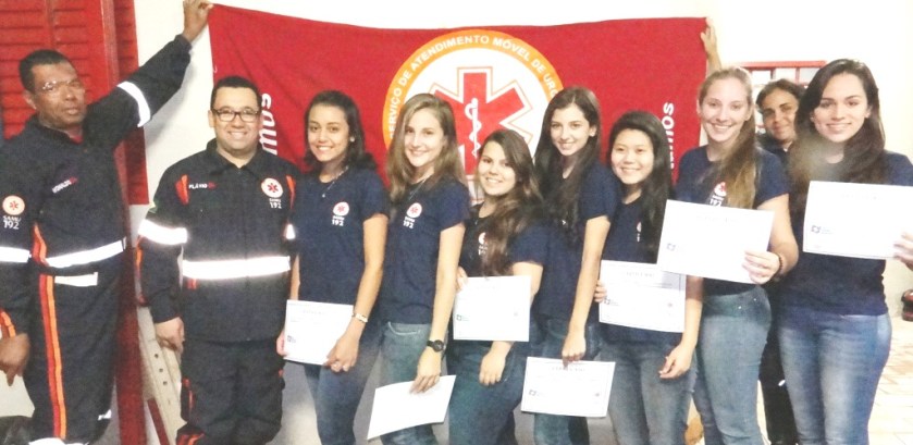 Jovens  de 14 a 17 anos do Colégio Mimoso do Oeste. A capacitação surgiu a partir de um trabalho escolar na área de saúde. Fotos de Cláudio Foletto.