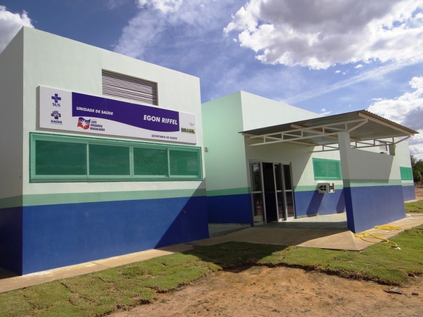 Pioneiro na Comunidade do Novo Paraná, o comerciante e produtor rural Egon Riffel, ajudou na emancipação do municipio de Luis Eduardo Magalhães.