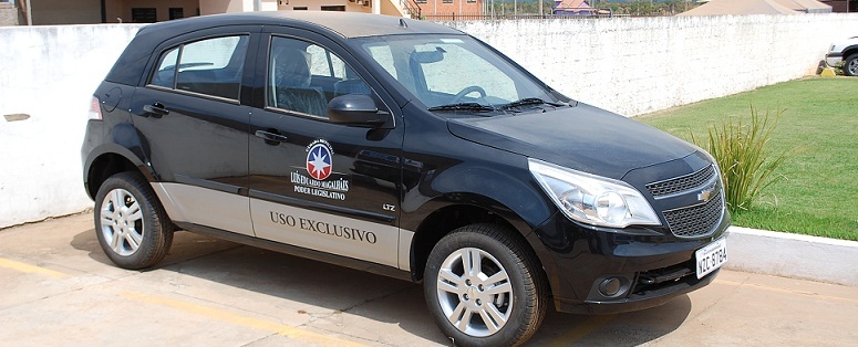 Os carros da Câmara: quando novos só alegria, agora só desmazelo e abuso. Foto do jornal Classe A.