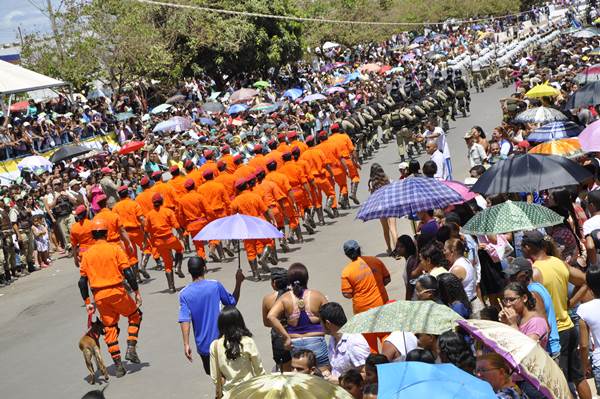 Uniformes chamativos, o destaque da festa