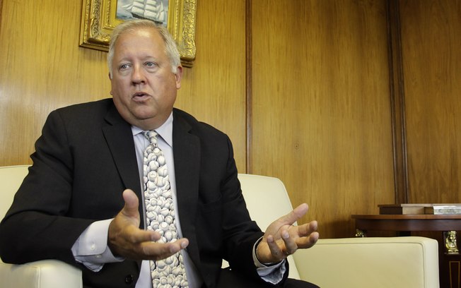 O embaixador norte-americano: explicações nada explicáveis