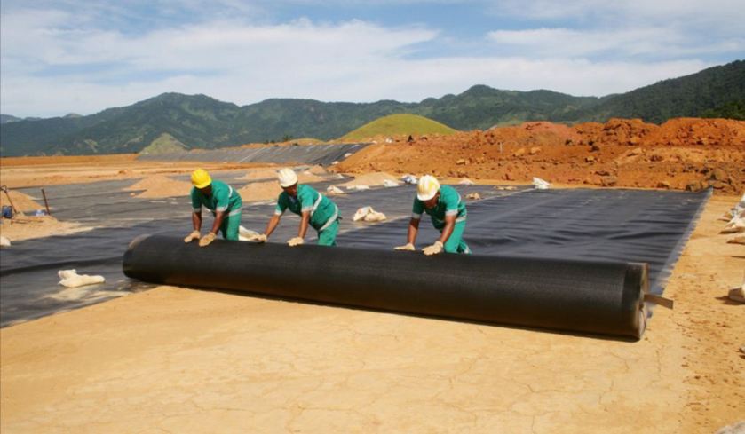 Compactação do solo, isolamento com material plástico e recolhimento de chorume, exigência para aterros sanitários