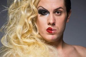 travestis-antes-depois-maquiagem-16