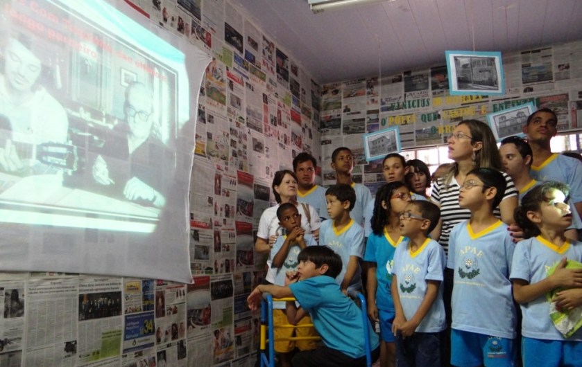 Alunos da APAE em visita a Sala de Imprensa em homenagem ao poeta Vinícius de Moraes