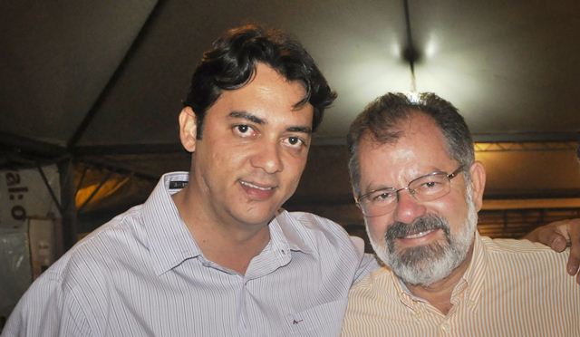 Marcelo Nilo com Jabes Júnior: nem o apoio de meia centena de prefeitos  e quase 40 deputados estaduais salvou a candidatura do Presidente da Assembleia na cabeça da chapa da Situação.