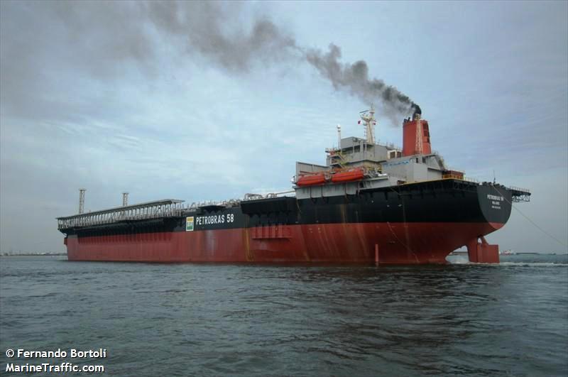 A P-58 deixando o porto de Rio Grande.