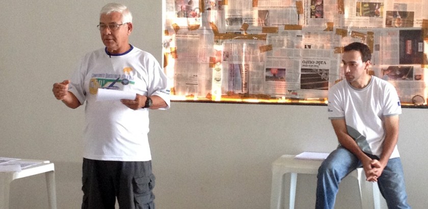 Celso Vilarinho faz o briefing de segurança.