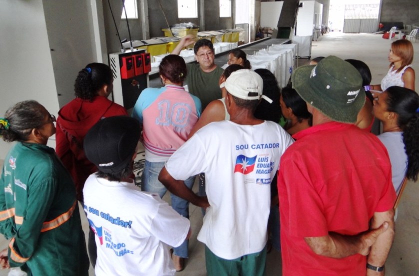 Os catadores comecarão a trabalhar com fardamento, Equpamentos de segurança (EPI) e ainda recebem todo apoio da prefeitura, no que for necessário.