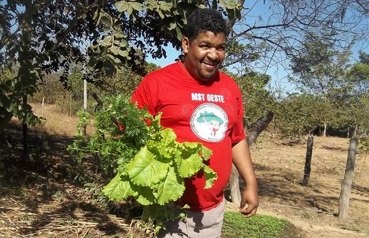 Siquara. À esquerda, Junior Trindade.