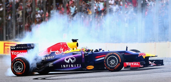 Nove grandes prêmios, o mesmo resultado: Vettel na frente, uma chatura
