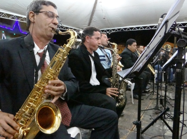 A Orquestra Filarmônica foi atração na praça, com a participação do juiz de Direito, Claudemir da Silva Pereira.