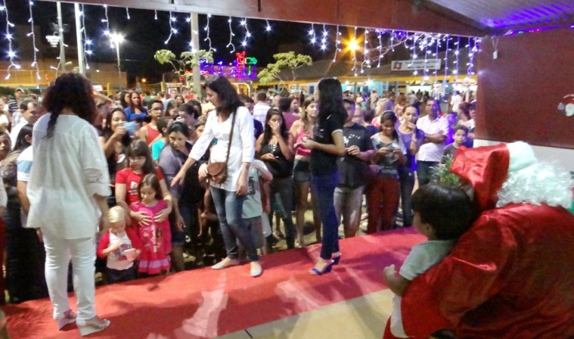 A programação na Praça Sérgio Alvim Motta, contará com a presença do Papai Noel. As crianças poderão tirar fotos e fazer seus pedidos.