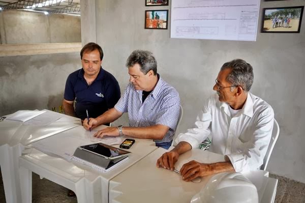 assinatura simbolica do contrato com a enersol