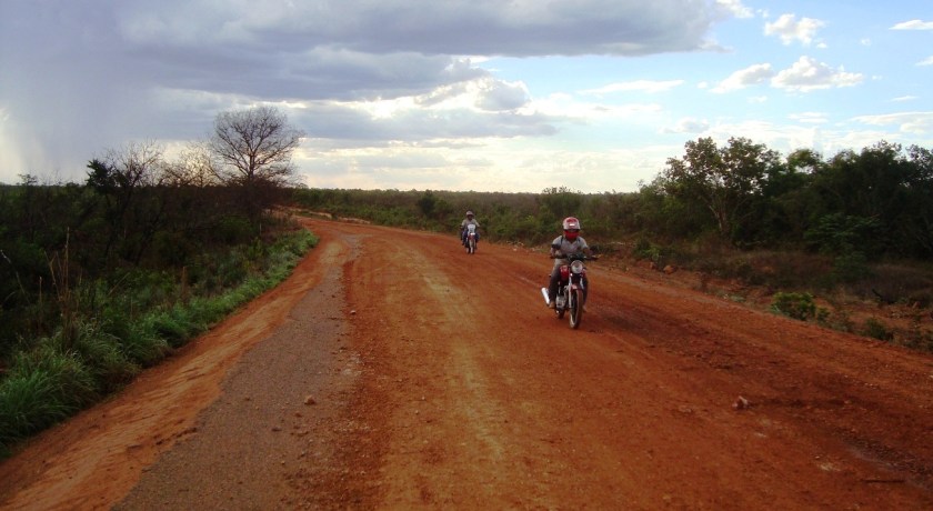O asfalto do Governo era uma metáfora. Voltou a ser estrada de chão batido por um mínimo de trafegabilidade.