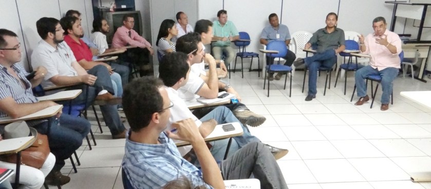 O secretário Carlos Augusto, solicitou que os profissionais indicassem propostas para diminuir as obras de regularização. A próxima reunião será  14 de janeiro de 2014.