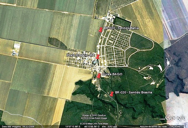 Na Vila do Rosário, município de Correntina, um pedaço do povoamento na Bahia, outro em Goiás.